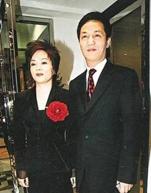 一场生日宴,"撂倒"6位主持人,劣迹斑斑的周正毅什么来头?