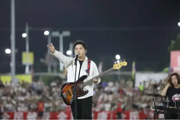 "村超"爆火背后:这个歌手不当明星非要当村长|水木年华|缪杰|演唱会