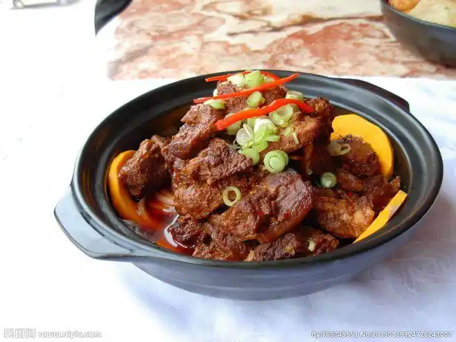 特色牛腩煲