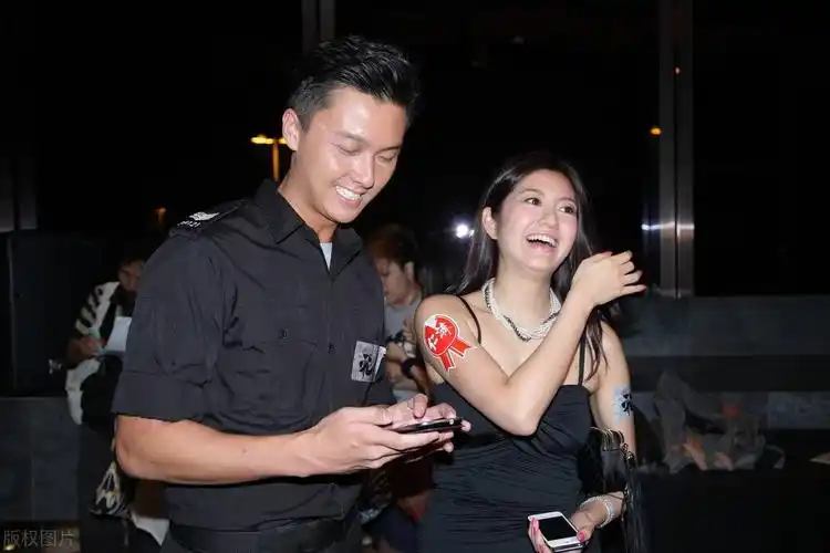 陈自瑶与王浩信早年照,真漂亮,有女人味_举报