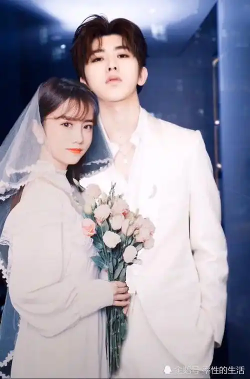 即小鬼吻女友照曝光后,蔡徐坤又被爆"结婚照",网友:我忍不了