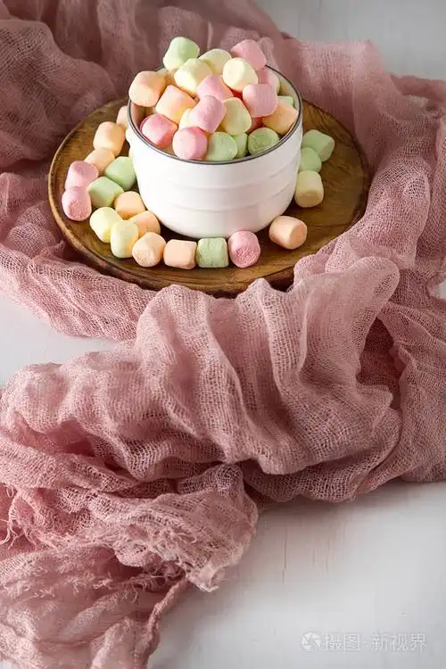 五颜六色的棉花糖生日, 淡白色背景