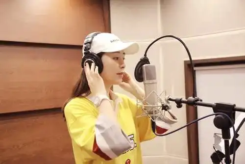 刘庭羽《铁血荣耀》录主题曲 风雨无阻感动众人