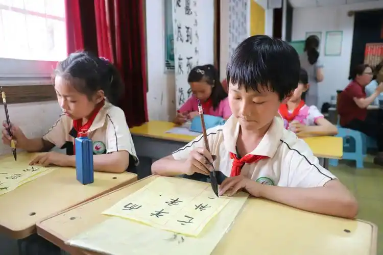 书法名家进校园,翰墨飘香传雅韵---开封市文昌小学第四届书法名家进