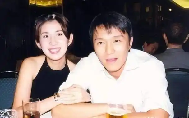 看看张敏,吴君如,还有黄圣依和林允,她们演了周星驰的电影后,知名度都