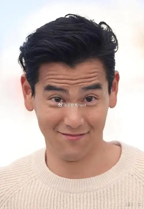 怎么会有抬头纹都这么好看的人,彭于晏果然是帅的掉渣啊!