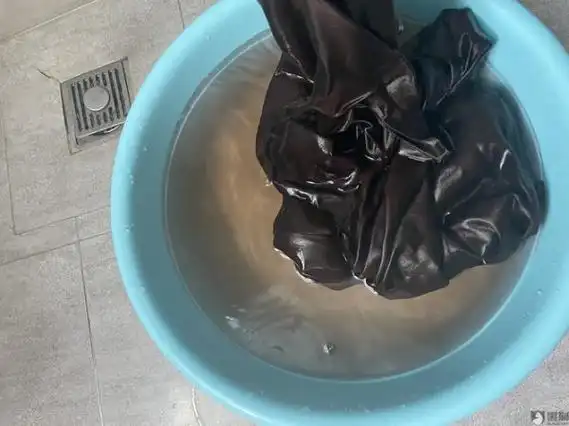 穿的衣服掉色怎么办 穿的衣服掉色怎么办小妙招