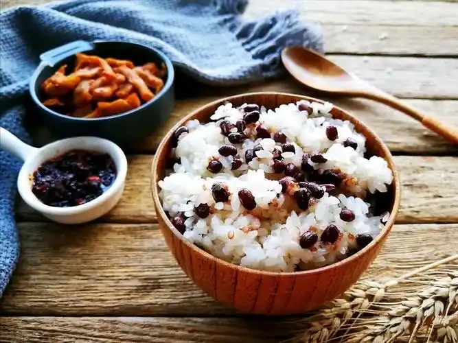 经常吃"冷米饭",可以降血脂,血糖,还能改善脂肪肝?_腾讯新闻