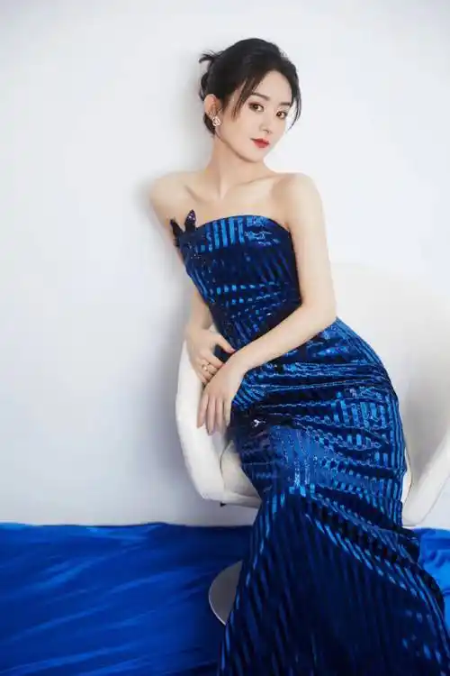 赵丽颖本命年红到发紫!刚开年就惊喜不断,穿国产礼服身材辣翻了