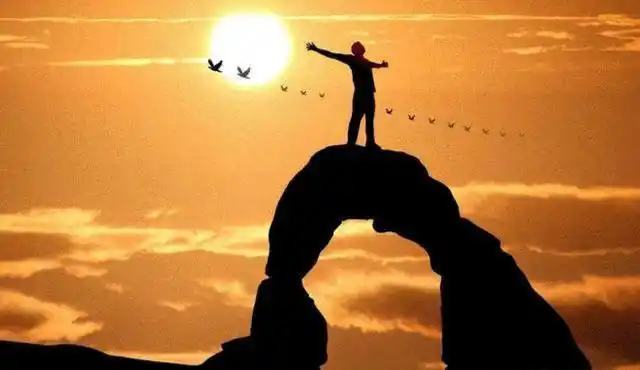 我们不能刚有一点压力,就觉得自己扛着整座大山,不要觉得自己的生活总