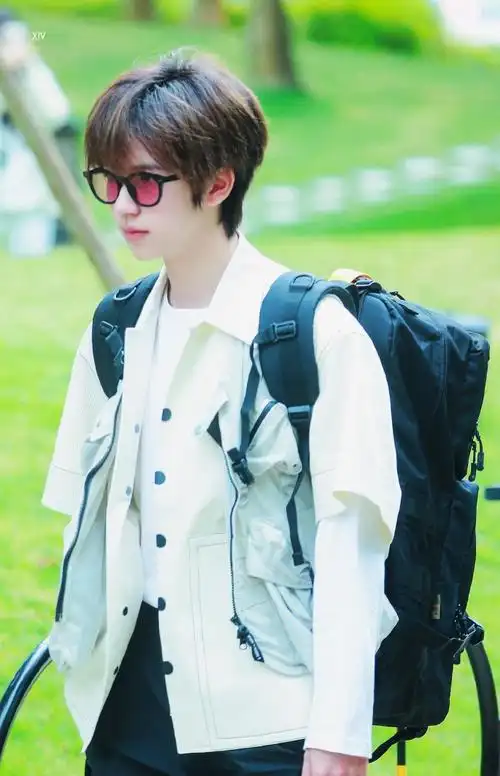 贺峻霖男大上岛##贺峻霖这是我的岛路透