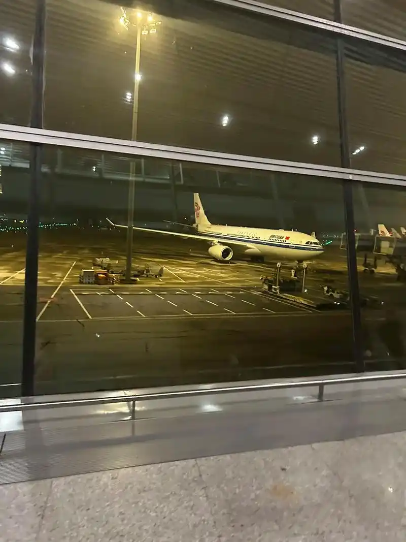 因为好友及时安排用药,以为已经好了,可是经历了机场的一晚候机折腾