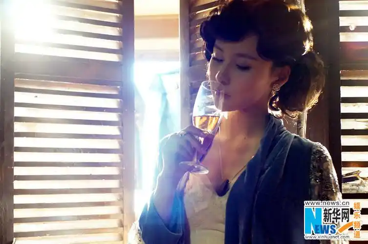 贾青《劫中劫》上演旗袍秀 绝世名伶风情万种