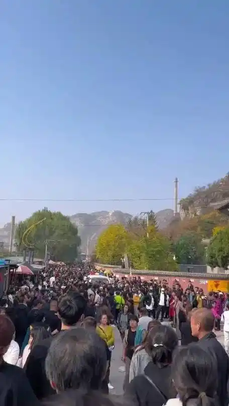 九月九重阳节,辽宁葫芦岛莲花山圣水寺,这是什么明场面