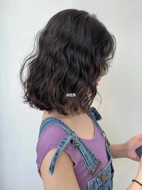 减龄又炒鸡显发量,洋气百搭～蓬松慵懒的卷发很好的修饰脸型会显脸小