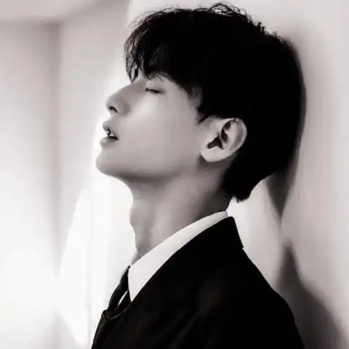 抖音最火侧脸男生头像超酷高冷