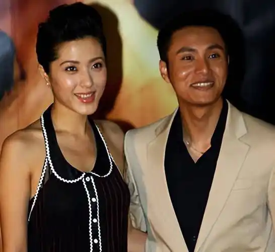 47岁的曾黎,怎么看都像25岁,她依旧单身,脸上的容颜依旧未老_陈坤