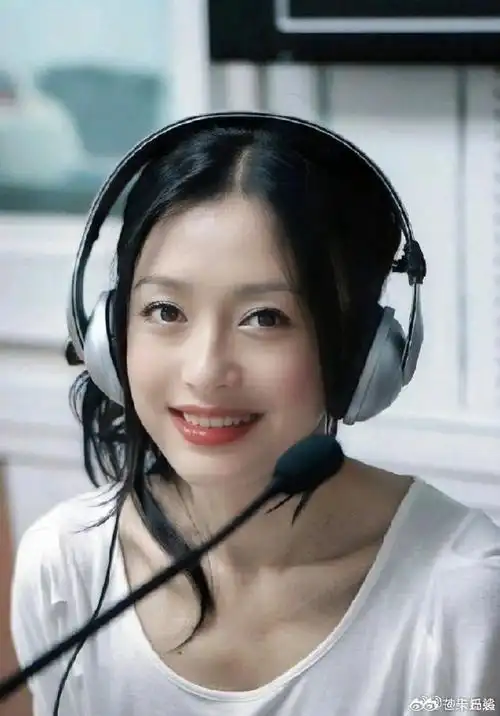 秦岚早期长发照片