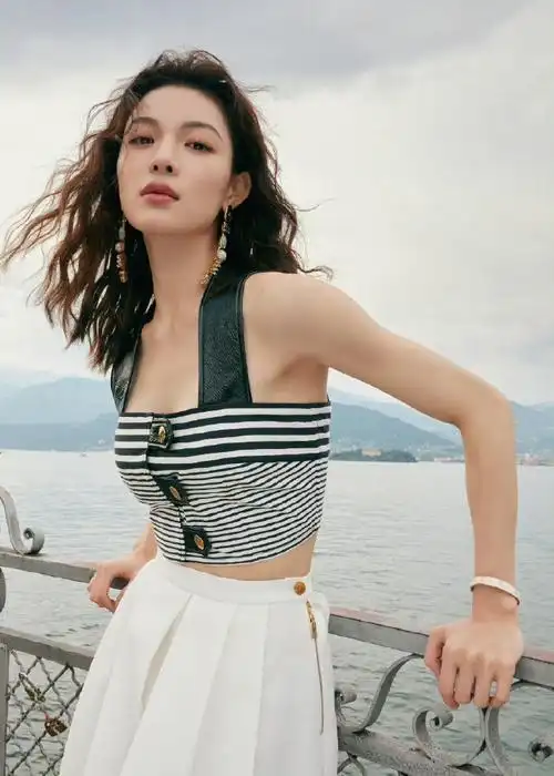 钟楚曦好优雅##钟楚曦吊带半身裙