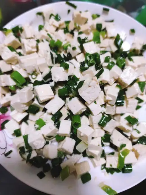 小葱拌豆腐一清二白,做法简单,清爽好吃,简直是减脂神器.