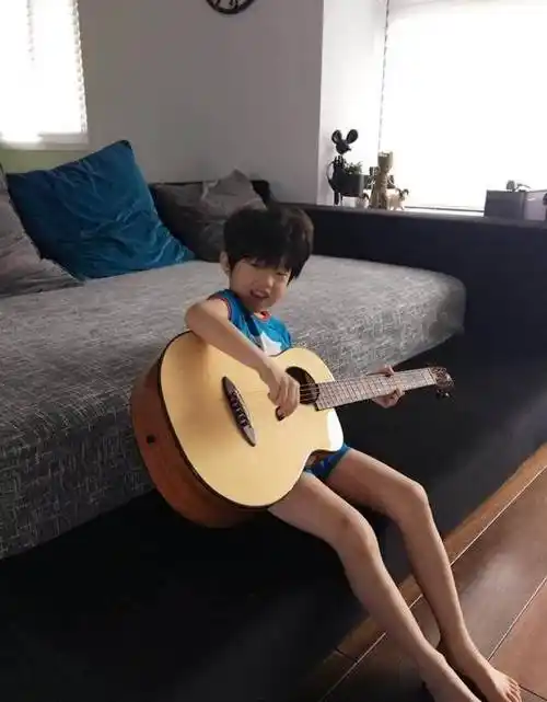 小泡芙家里有兄妹三个,老大刘宇恩6岁,老大刘宇芙4岁,老三刘宇姗3岁