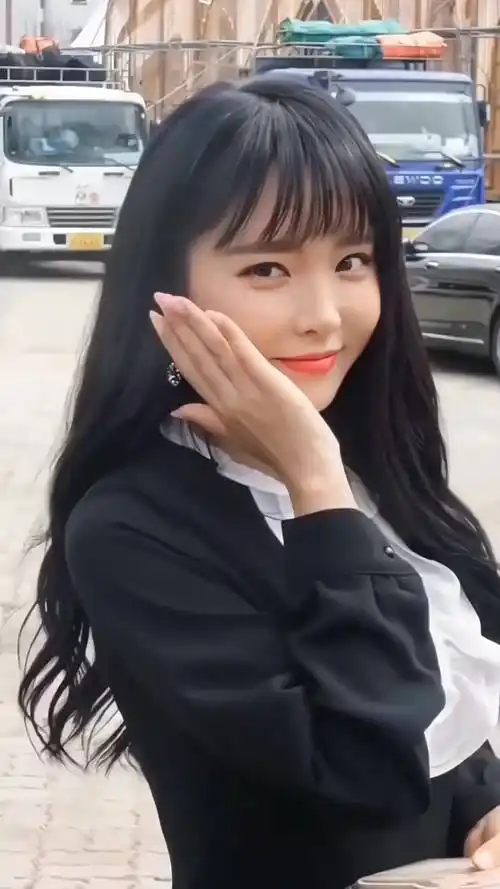 洪真英音乐活着洪真英这首歌活着很现实只有活着才能改变机会