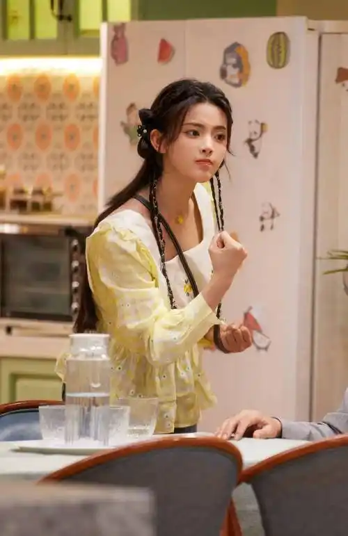 杨紫踩迪丽热巴?李湘王岳伦复婚?_恋情_超越_资源