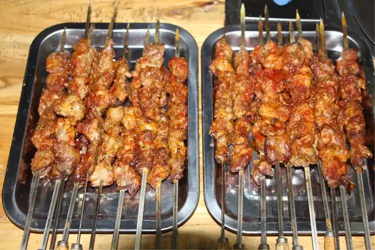 新疆戈壁羊肉串