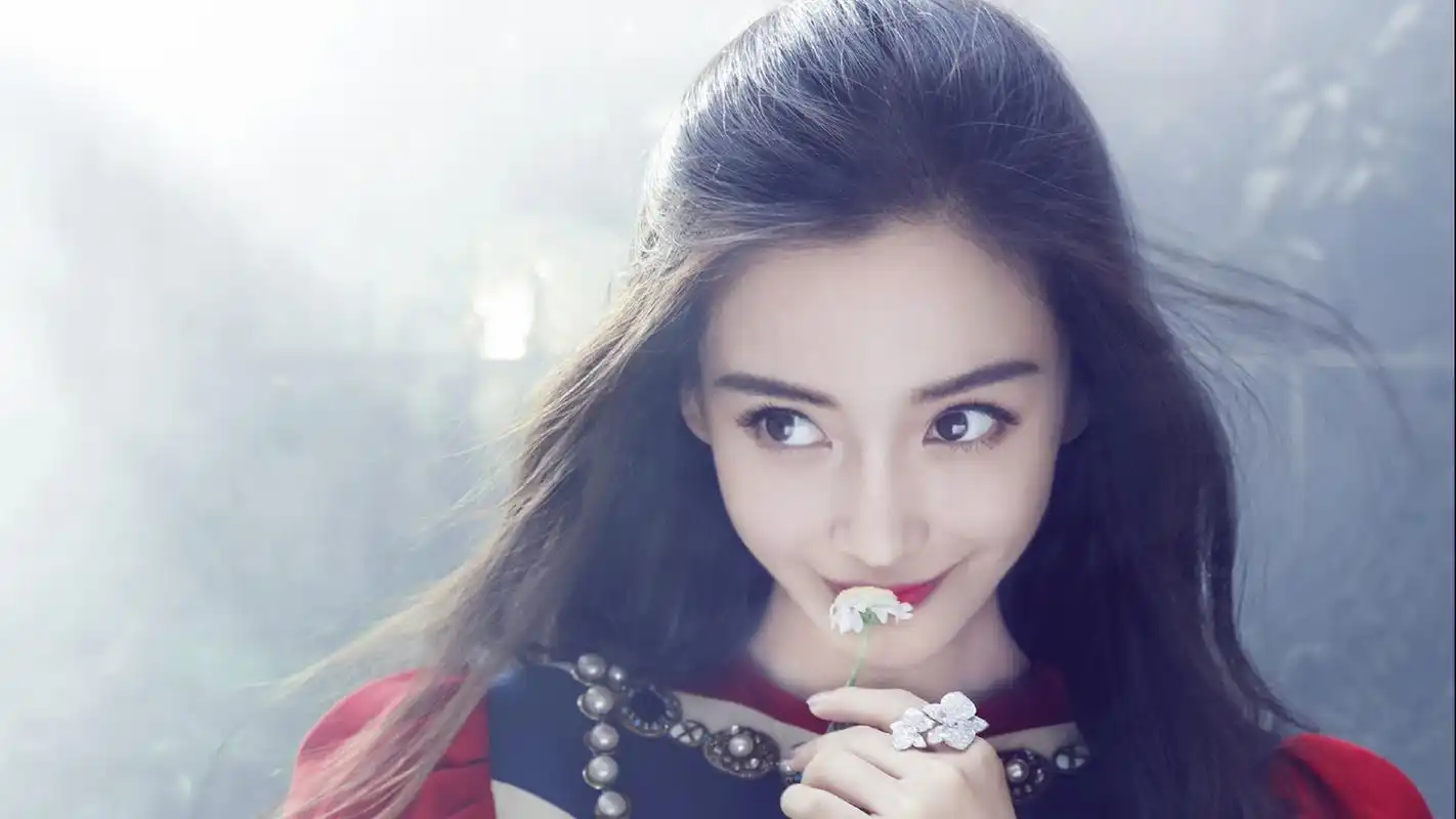 杨颖angelababy《时尚芭莎》写真壁纸