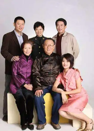 (奚美娟的儿子是哪个)吕中:国家一级演员吕中:儿子是导演,儿媳是影后,