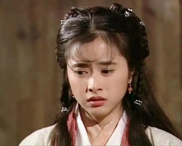 从颜值到气质,何美钿都跟"钟灵"这个角色很贴切,所以孙雅丽要挑