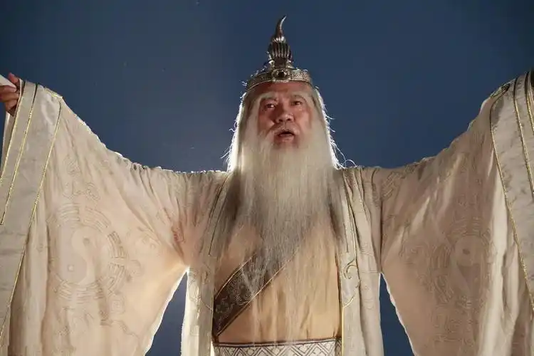 一个青牛精牵动整个天庭的战力,太上老君趴了谁家的高铁门?