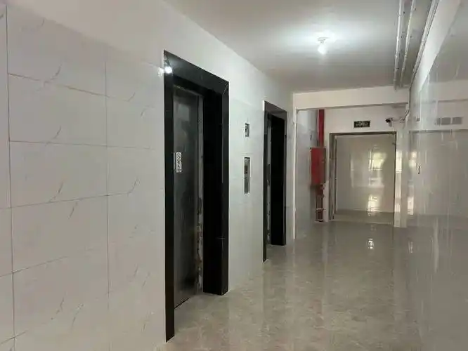 停车请注意,这里有你的专用车库_楼道_小区_居民区