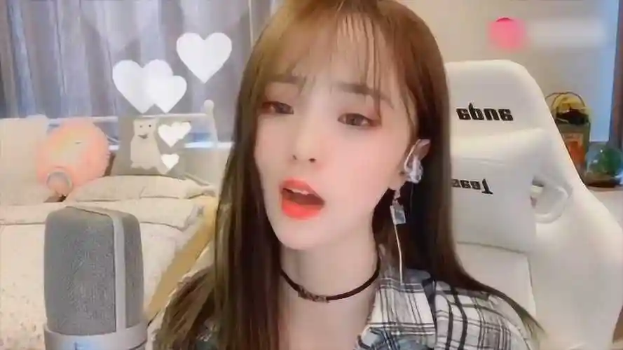 网红思思膨胀了竟敢挑战梅艳芳女人花没想到被烟嗓惊艳到