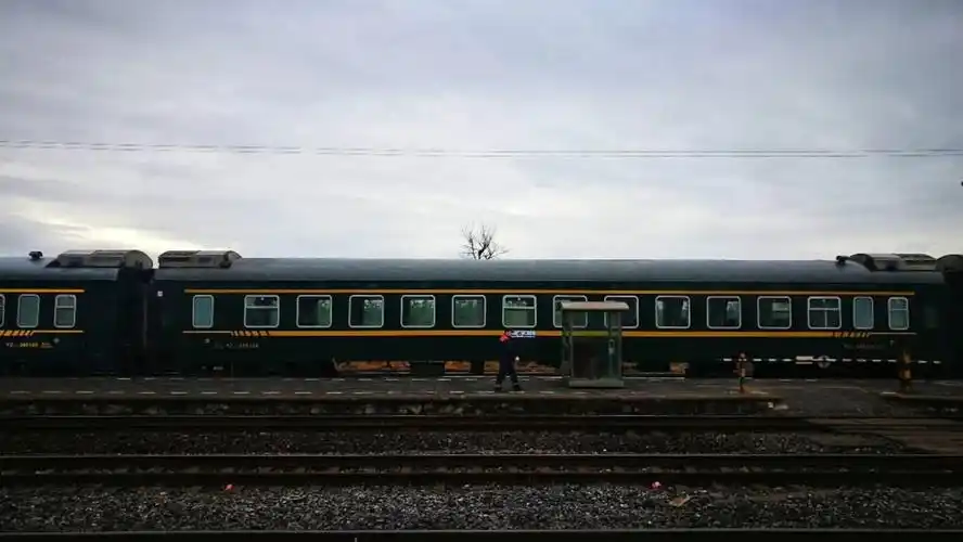 想和你坐一列绿皮老火车