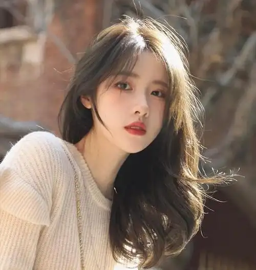 分享几款适合圆脸方脸的发型洋气又显脸小还很好打理