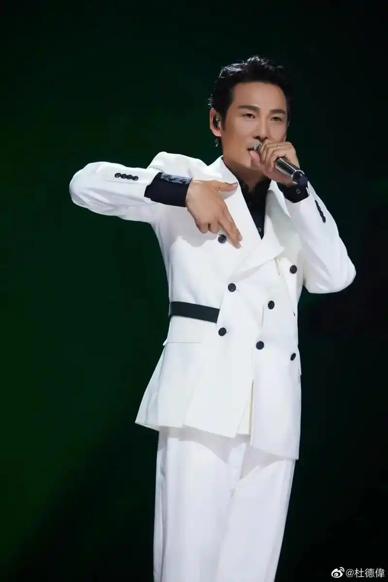 《情人》杜德伟.这是一首奇特的歌,很时髦很杜德伟. 99年的 - 抖音