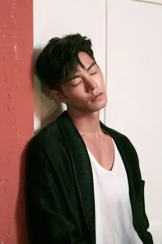 组图:韩星洪宗玄登男性时尚杂志 半裸秀身材腹肌明显_高清图集_新浪网