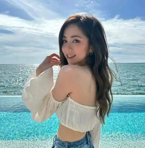 邓紫棋身披"婚纱",终于正式开唱!__财经头条