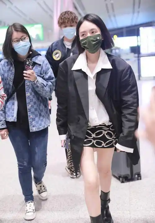 刘惜君的黑西装 白衬衫堪称绝配!_造型_黑色_个性