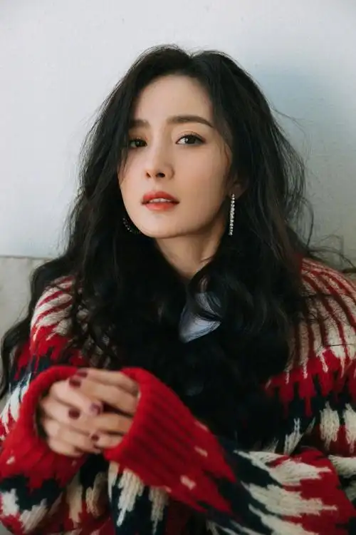 性感美女明星杨幂妩媚优雅个性写真_人物明星图片_乐美图网