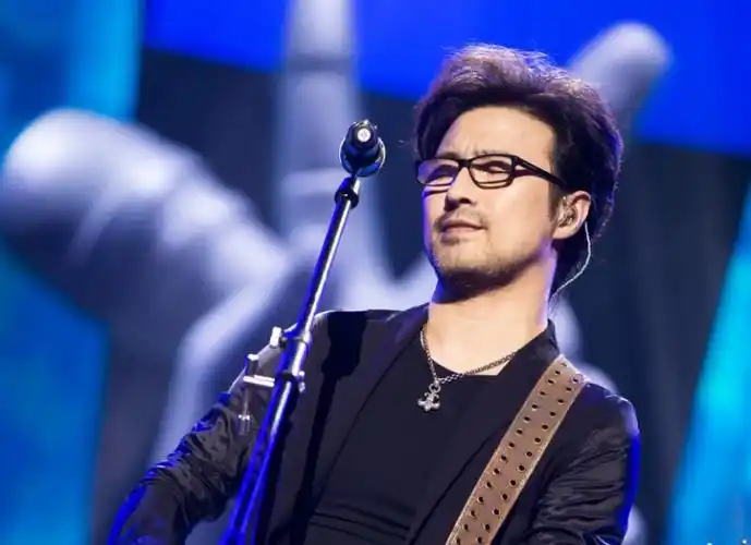 汪峰不怕没新欢,为了年轻的陈露,抛弃了40多岁的章子怡