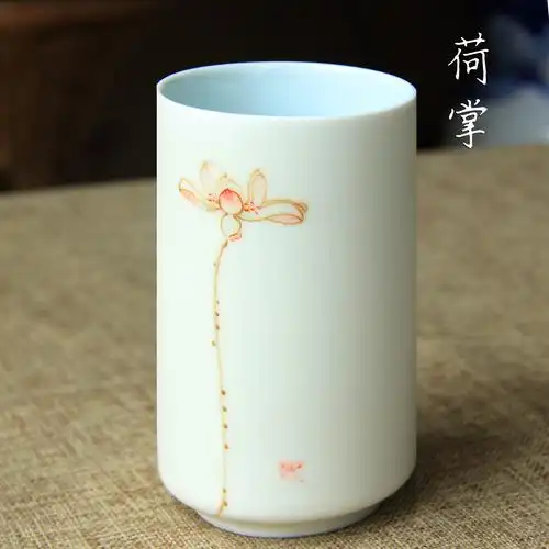 纯手工制作的手绘水杯,其由内植物花卉作为竹叶图案,色彩清新素雅