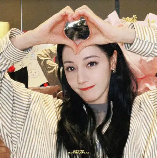 迪丽热巴好会比心##迪丽热巴比心的多种姿势#啊啊啊啊啊好可爱好漂亮