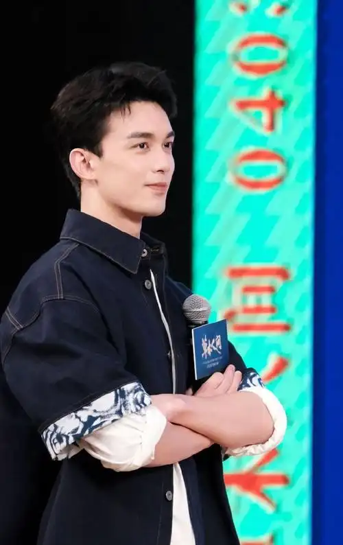 吴磊超话  "一进入片场我就被气氛,被对手演员的表演和导演塑造的空间