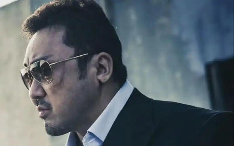 《坏家伙们》韩国硬汉马东锡专治各种不服,一拳一个小朋友!