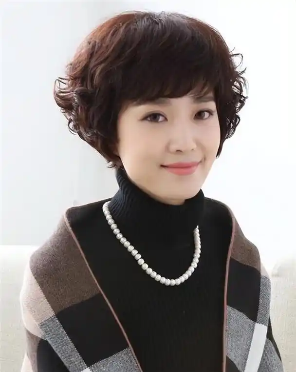 岁,好像都喜欢留"妈妈头"的发型,这也成为了中年女性圈里的一种流行