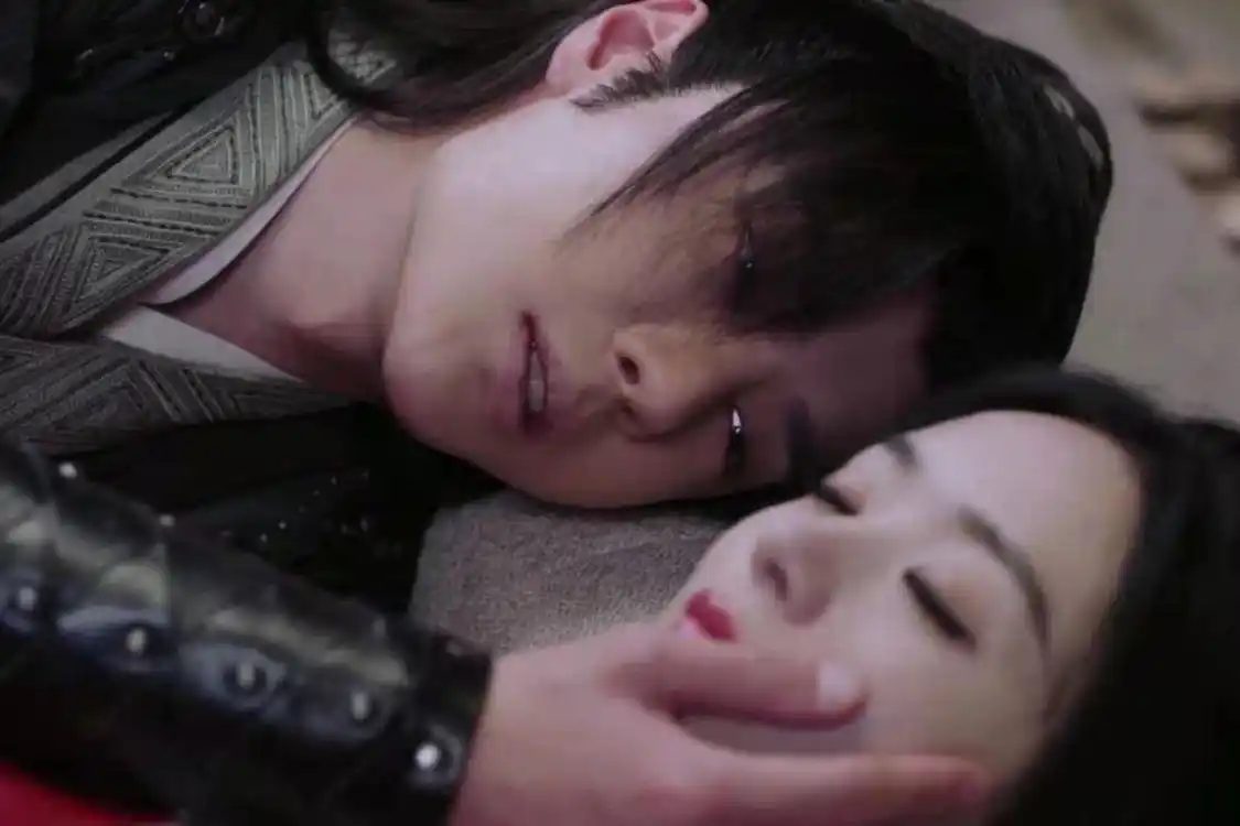 《有翡》大结局,赵丽颖哭戏太催泪,周翡谢允"樱花吻"超甜