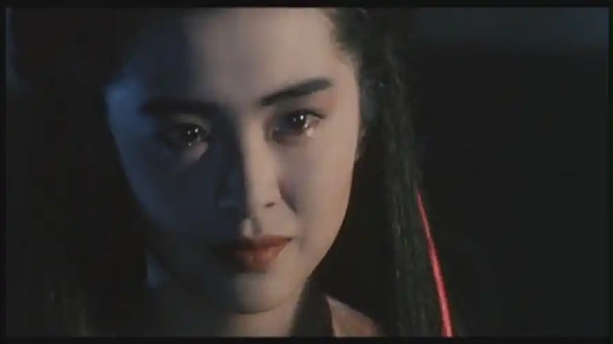 在《倩女幽魂》里的小倩就给人画中人的感觉,王祖贤就像是有天生的