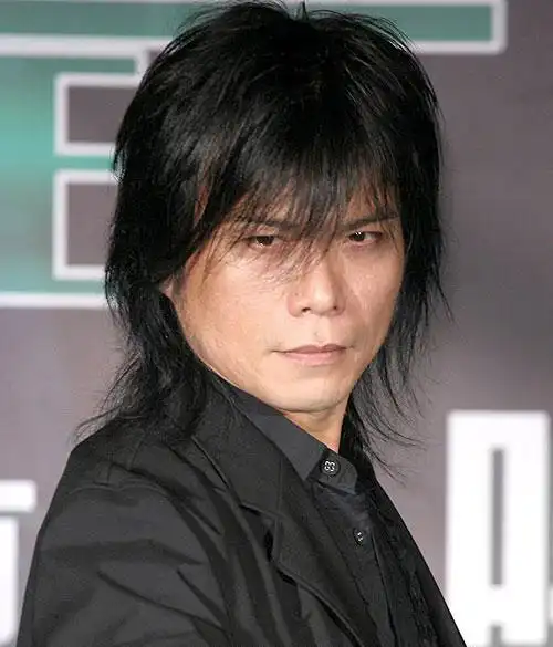 我觉得你换个伍佰的发型会大火,刚刷伍佰的视屏越看越脸熟猛然想起这